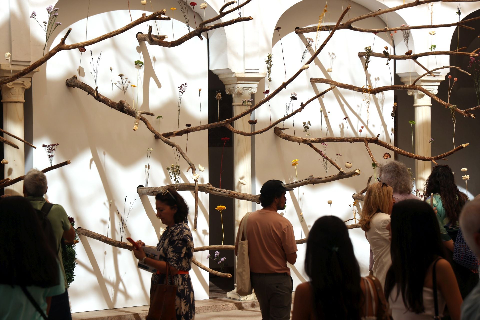 Las multitudinarias visitas a los patios de Flora en Córdoba, en imágenes
