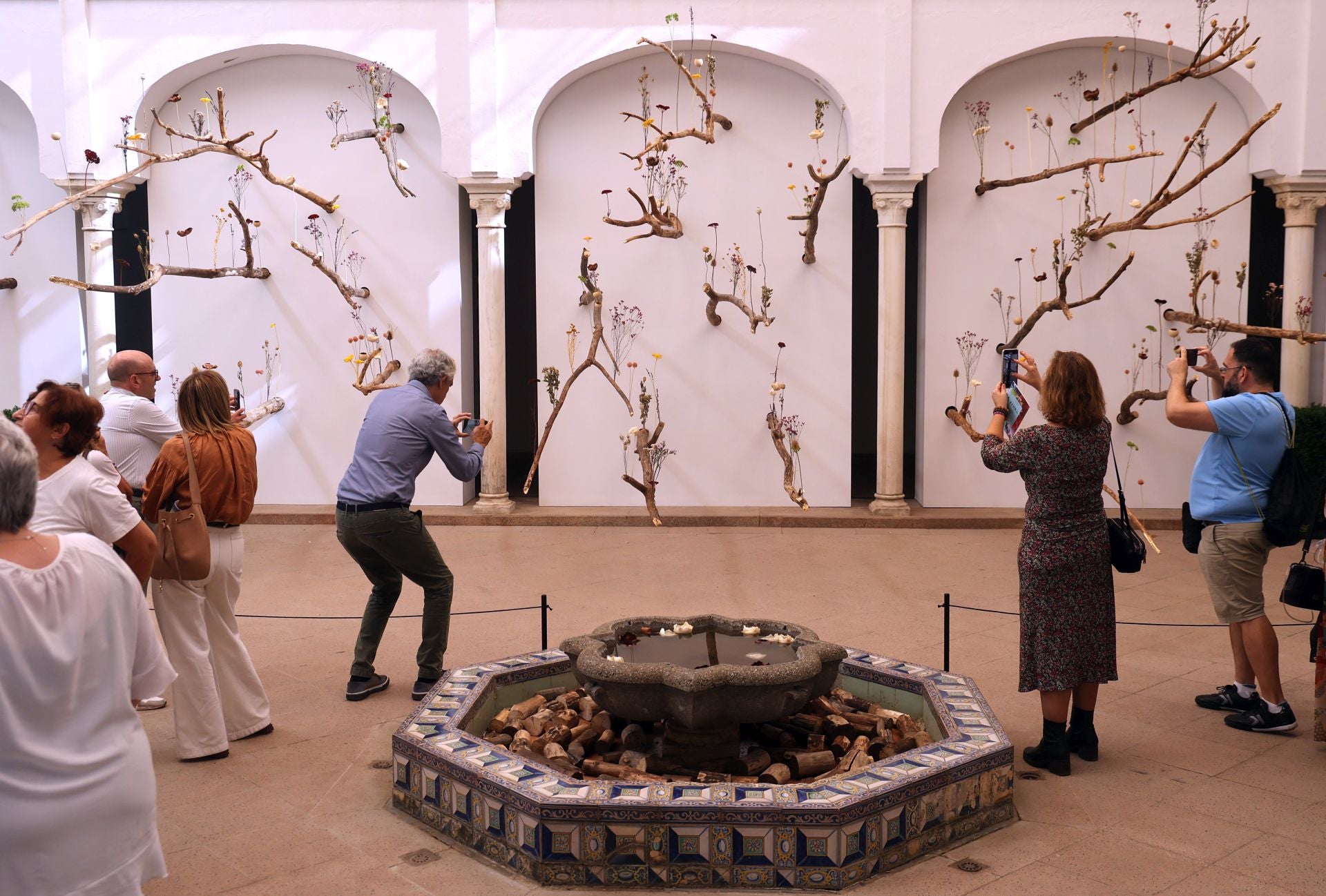 Las multitudinarias visitas a los patios de Flora en Córdoba, en imágenes
