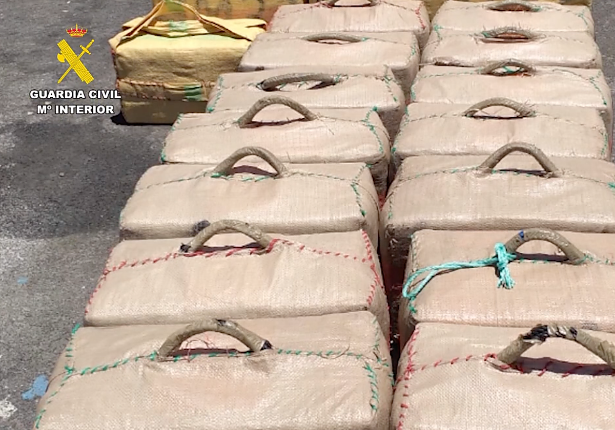 Desarticulado un grupo criminal que trató de introducir más de una tonelada de hachís en La Gomera