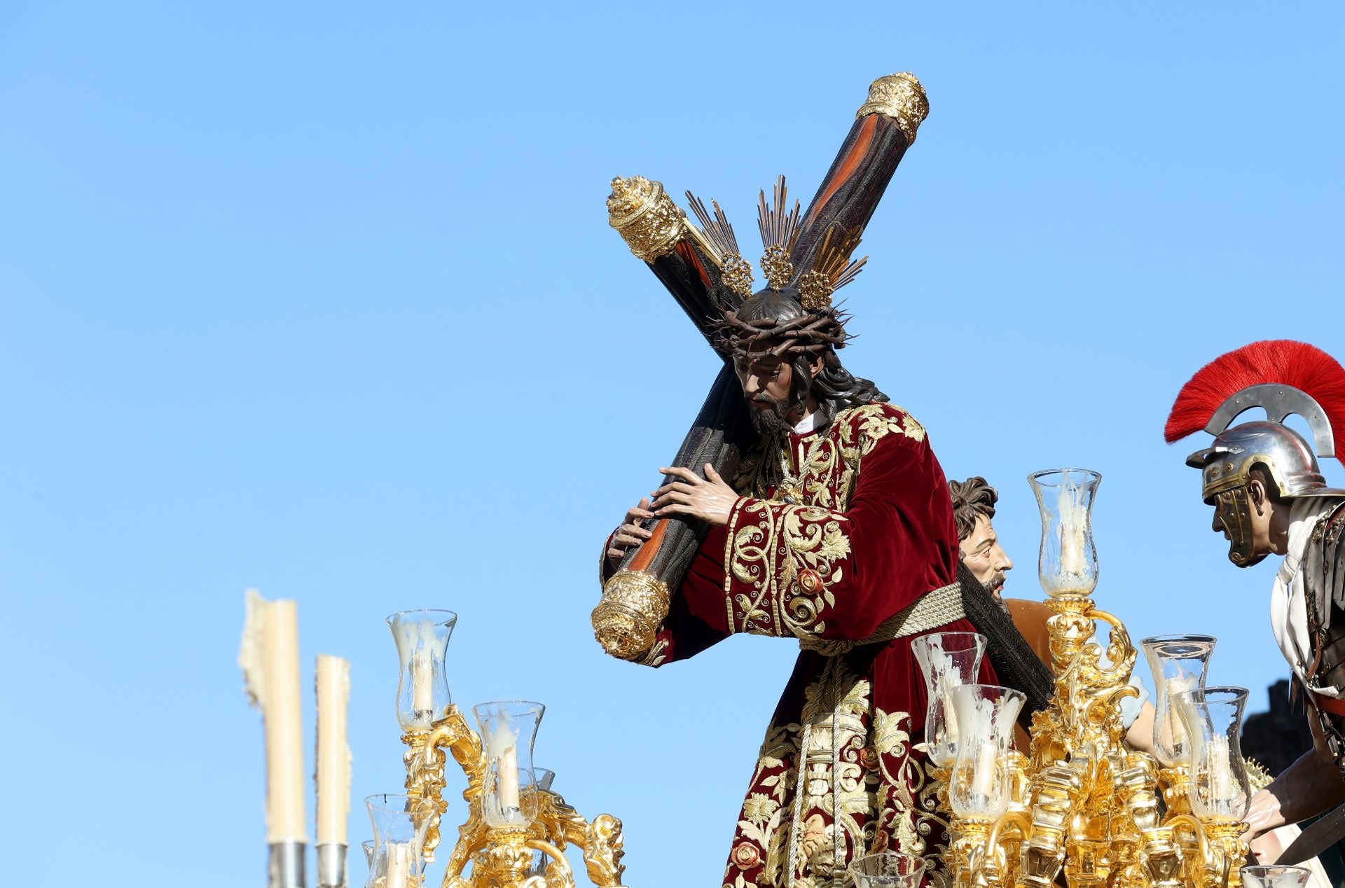 El triunfal regreso de las cofradías tras el Vía Crucis Magno de Córdoba, en imágenes