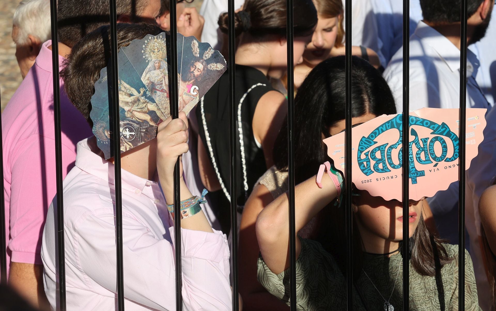 El triunfal regreso de las cofradías tras el Vía Crucis Magno de Córdoba, en imágenes