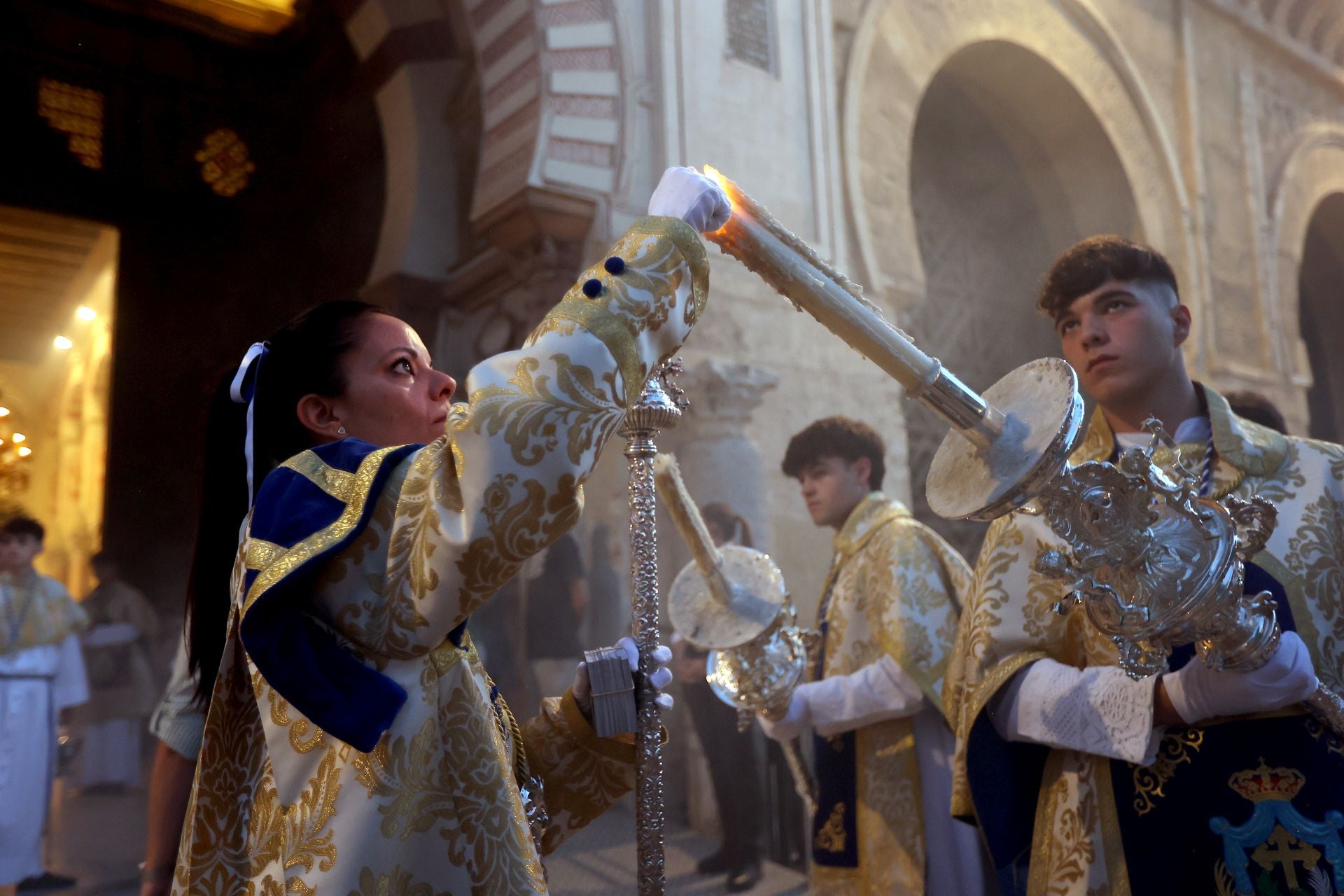 El triunfal regreso de las cofradías tras el Vía Crucis Magno de Córdoba, en imágenes