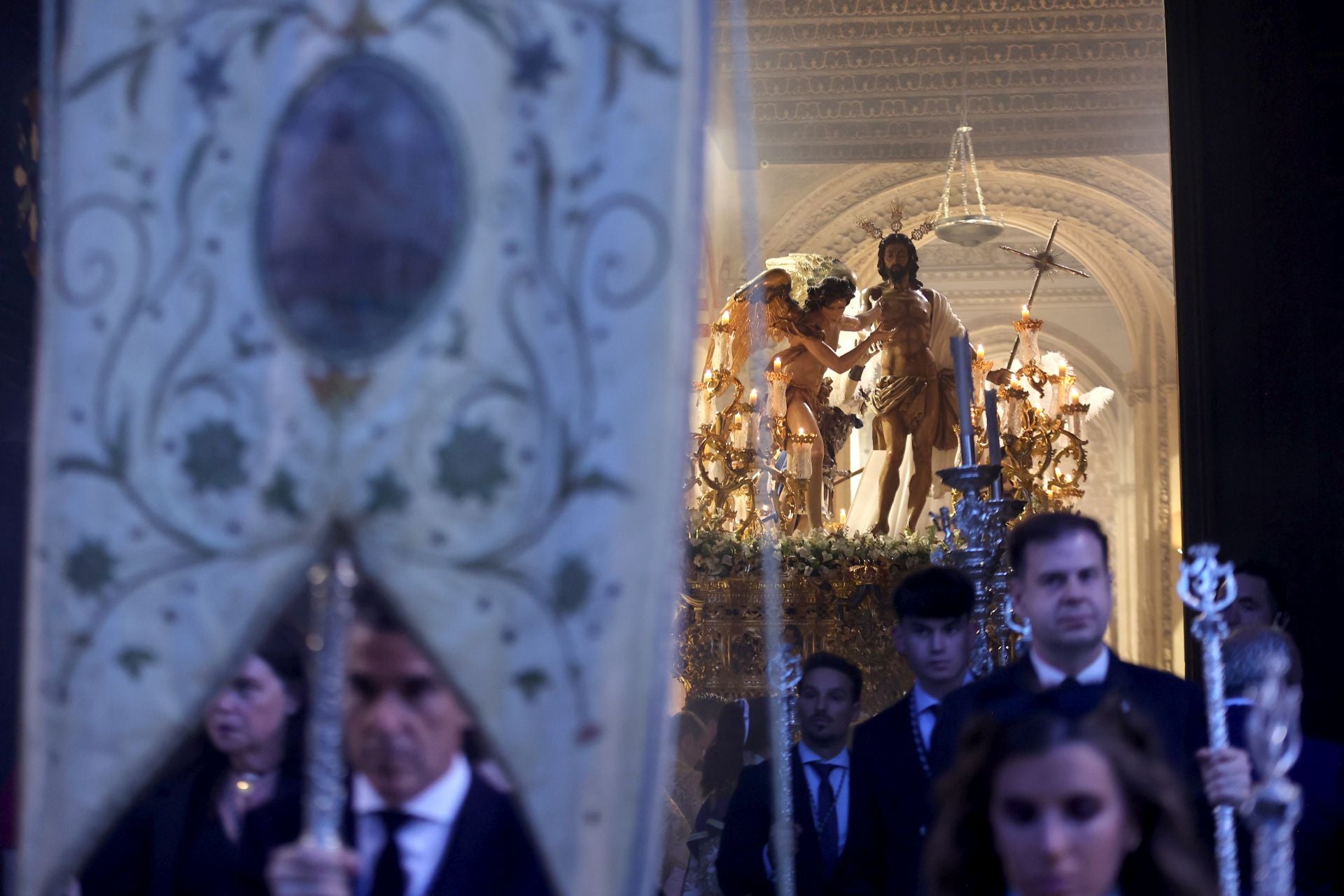 El triunfal regreso de las cofradías tras el Vía Crucis Magno de Córdoba, en imágenes