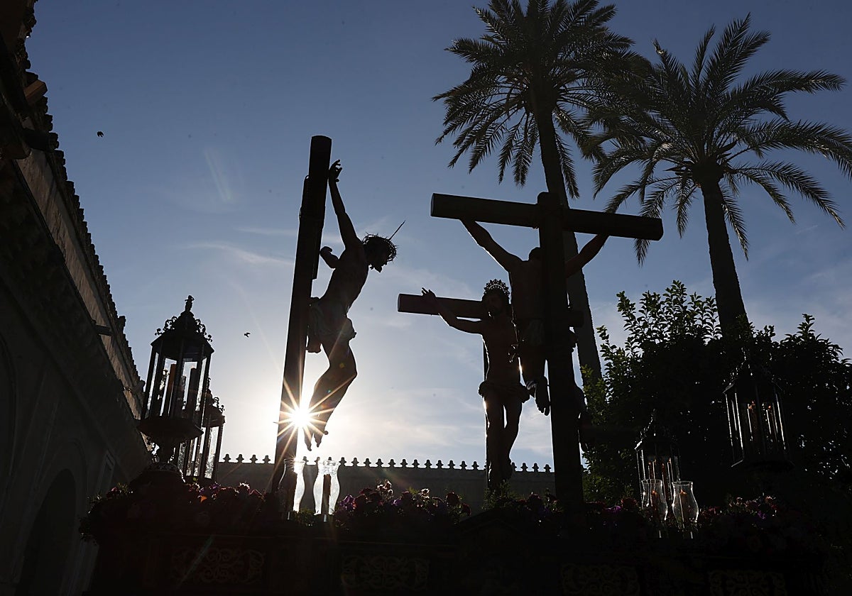 El Cristo de la Oración y la Caridad, en el Patio de los Naranjos