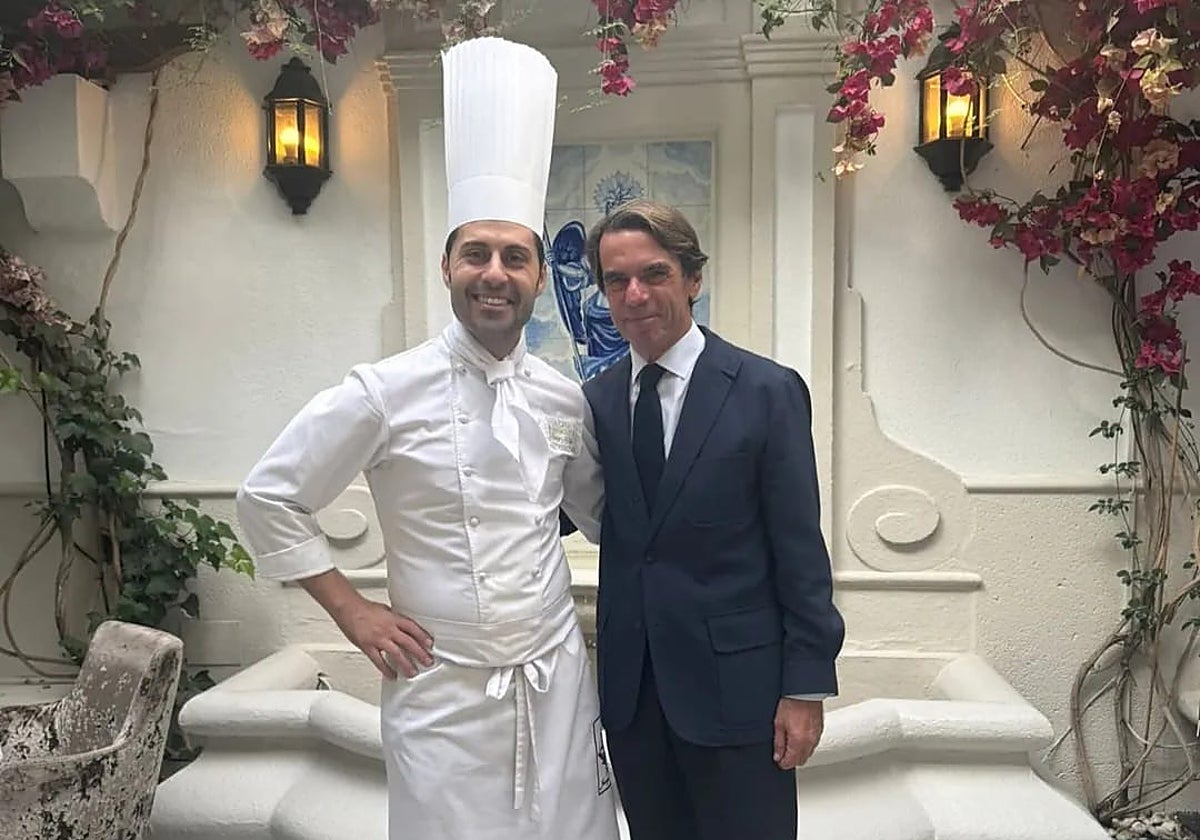 José María Aznar junto al chef cordobés Juanjo Ruiz