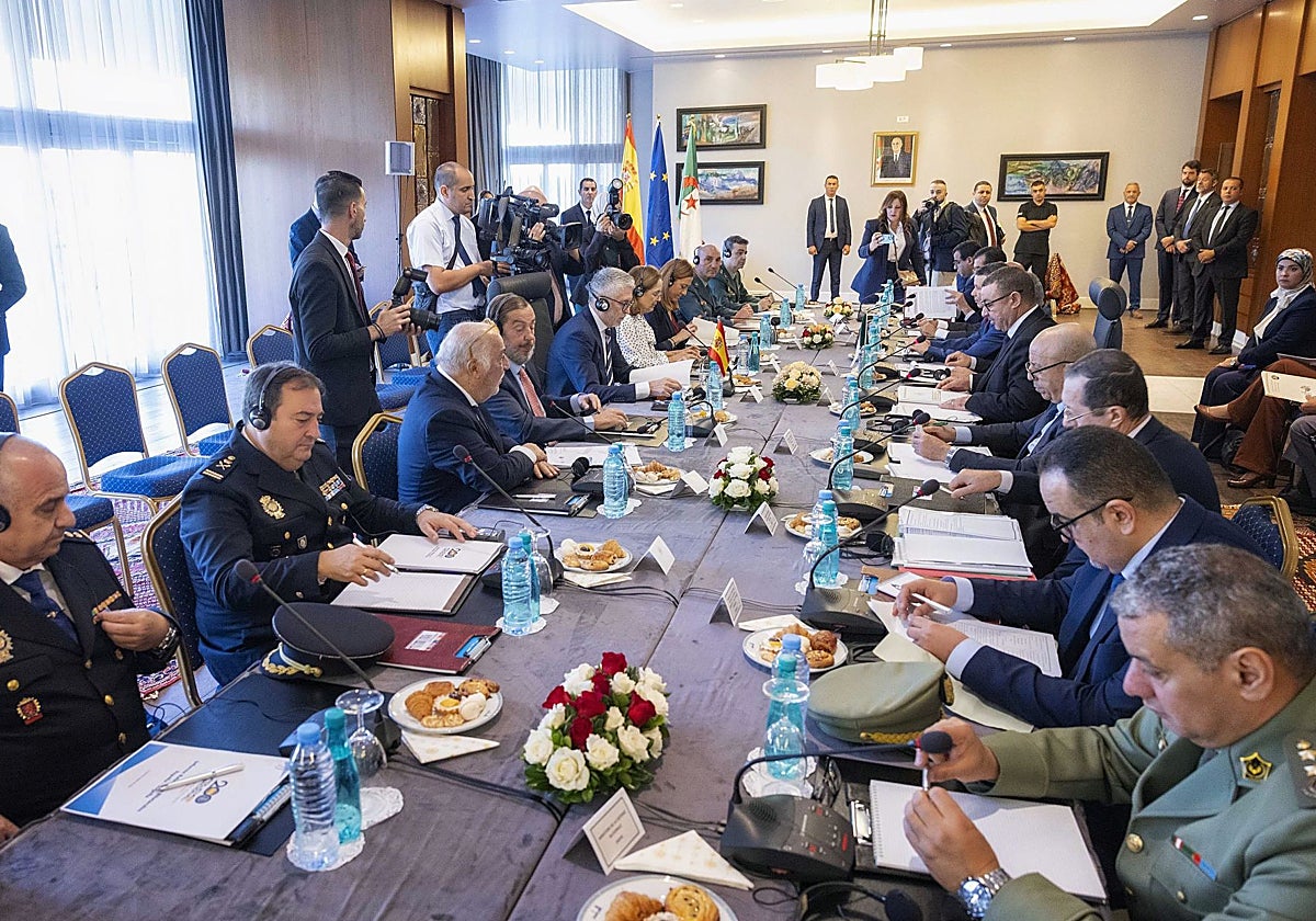 Reunión entre la delegación española encabezada por Marlaska y la argelina