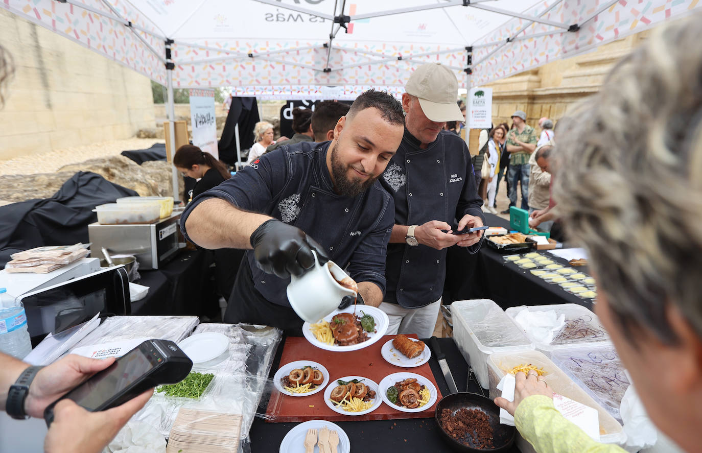 Las mejores imágenes del &#039;Califato in the Street&#039; en la Puerta del Puente de Córdoba