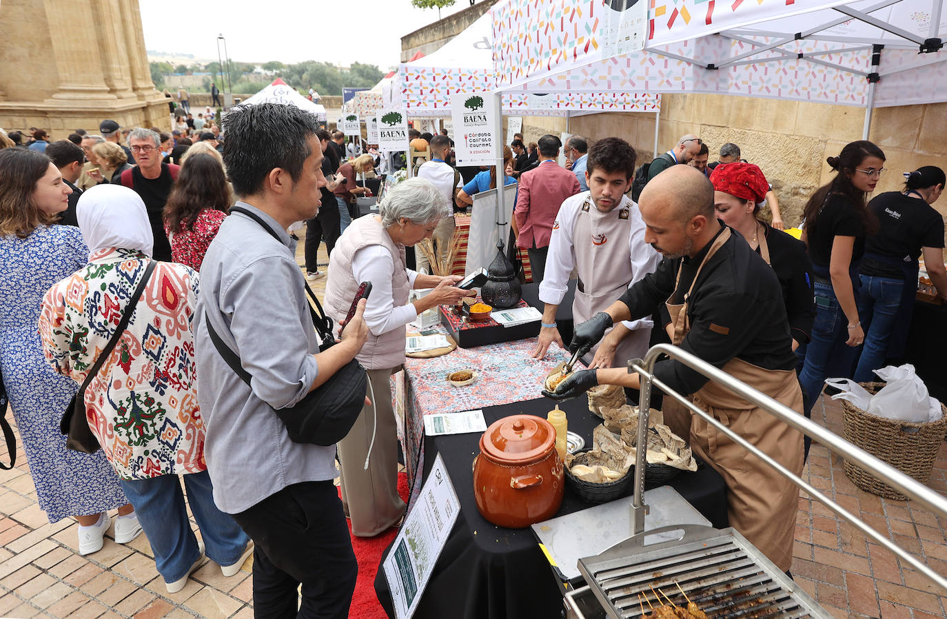Las mejores imágenes del &#039;Califato in the Street&#039; en la Puerta del Puente de Córdoba