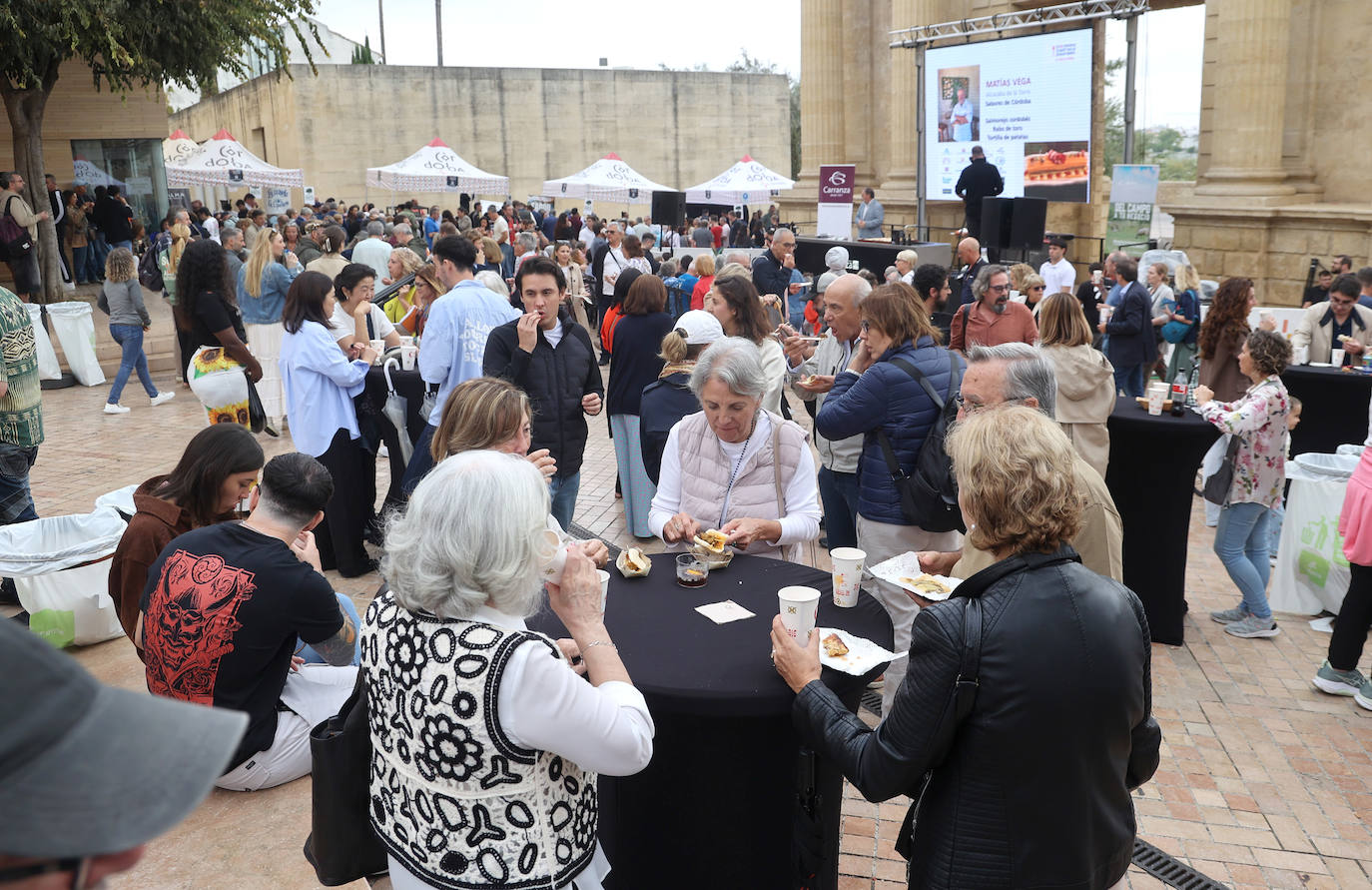 Las mejores imágenes del &#039;Califato in the Street&#039; en la Puerta del Puente de Córdoba