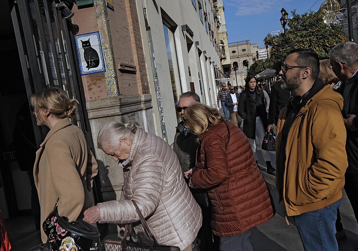 La administración de lotería 'El Gato Negro' en la avenida de la Constitución