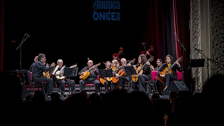 La Orquesta de Plectro Ciudad de los Califas de Córdoba pone en pie al Festival Música ONCE