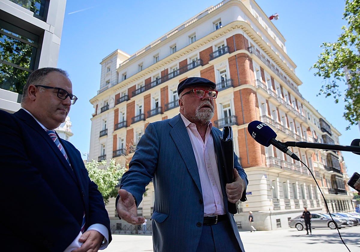 El comisario José Manuel Villarejo frente a la Audiencia Nacional