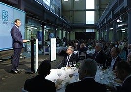 Juanma Moreno: «¿Dos almas? Lo que hay en el PP son distintas sensibilidades»