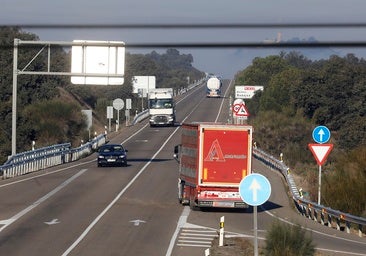Los alcaldes de la N-432 se plantan ante Puente: «La autovía A-81 es absolutamente necesaria»