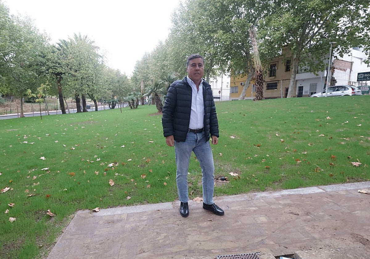 El concejal de Infraestructuras, Miguel Ruiz Madruga, en la glorieta Madres Escolapias