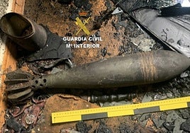 Un incendio en una vivienda de Cambados deja al descubierto un explosivo de la Guerra Civil