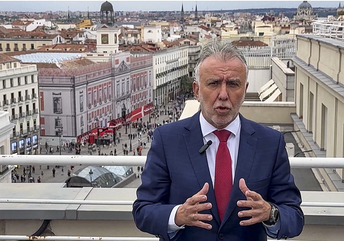 El ministro Torres, anunciando esta mañana a primera hora la declaración de la Real Casa de Correos como Lugar de Memoria