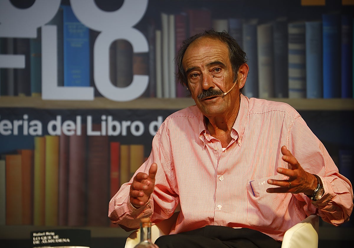El escritor Rafael Reig en la Feria del Libro de Córdoba