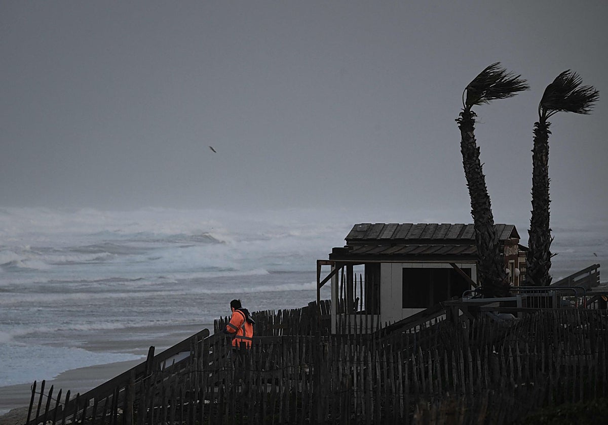 Benjamín trae fuertes rachas de viento y olas de 7 ó 8 metros en el Cantábrico
