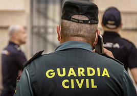 La Guardia Civil de Cantabria detiene a 30 personas acusadas de estafar cerca de 90.000 euros