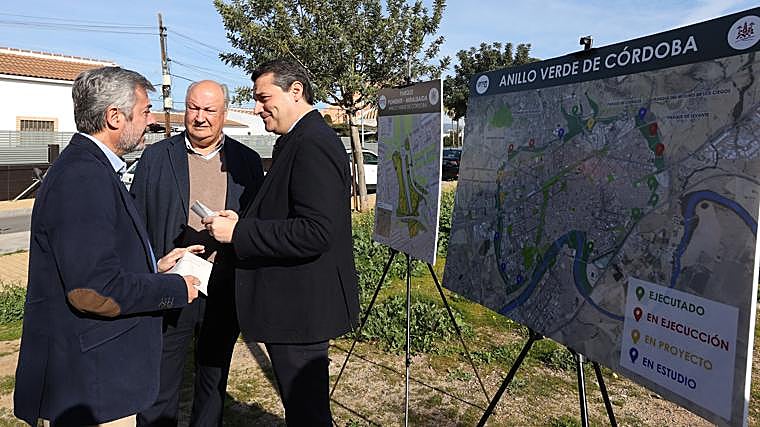 El edil de Urbanismo y el alcalde, en 2024 en la presentación del proyecto del Parque de Miralbaida