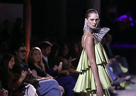 Romero de Torres inspira a los jóvenes creadores de moda de Córdoba, en imágenes