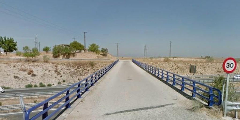 Policía Local de Valmojado y Guardia Civil evitan que una joven de 16 años se lance al vacío desde un puente de la A-5