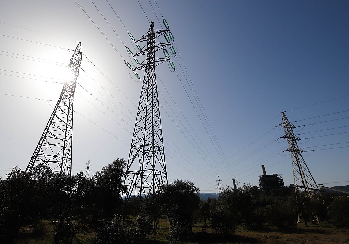 Torres de transporte de la electricidad en el municipio de Espiel, comarca del Guadiato