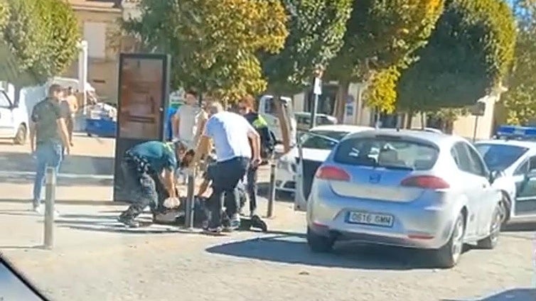 Reducido un conductor tras embestir 20 coches en Villanueva del Trabuco