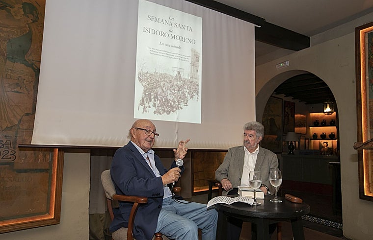 Rafael Zafra, durante su presentación, junto a Isidoro Moreno, este jueves