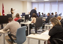 Más de 2.500 conductores de VTC logran el permiso en los primeros exámenes de Madrid