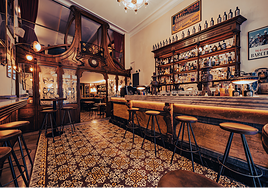 Platos representativos del recetario catalán con el robellón de protagonista en el Bar Muy Buenas