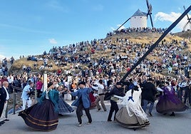 Esplendor y cientos de visitantes en la Fiesta de la Rosa del Azafrán de Consuegra