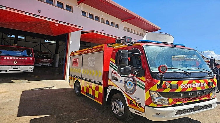 Una quincena de desalojados tras un incendio en Almonte