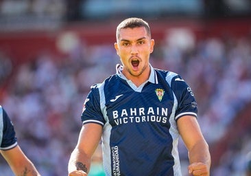 Adrián Fuentes, dos goles y el delantero de referencia en el Córdoba CF