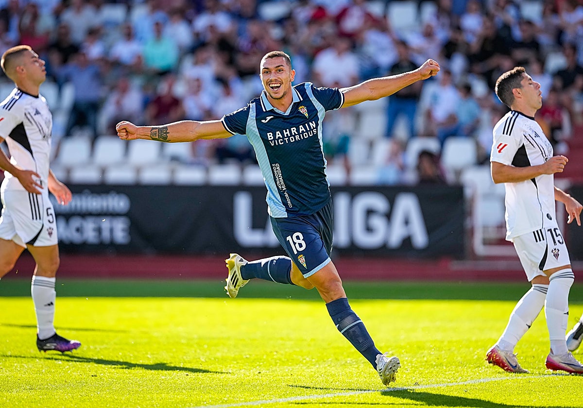 Fuentes celebra su tanto ante el Albacete