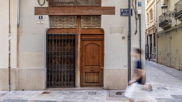 Imagen después - Los dueños decidieron retirar el cartel de la entrada para evitar las fotos de los curiosos.