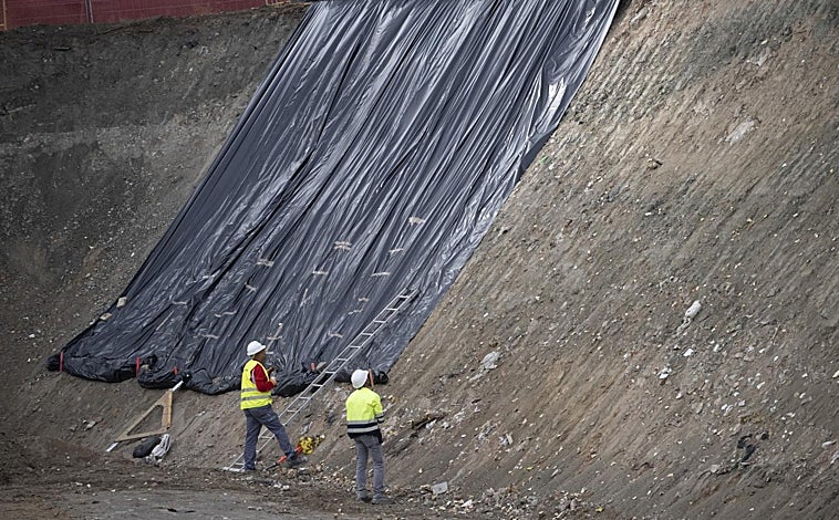 Imagen principal - Los obreros comienzan la transformación del antiguo Imax de Méndez Álvaro en un megateatro para musicales