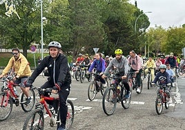 Buen ambiente y menos participantes en el Día de la Bicicleta  del Polígono de Toledo impulsado por la asociación de vecinos