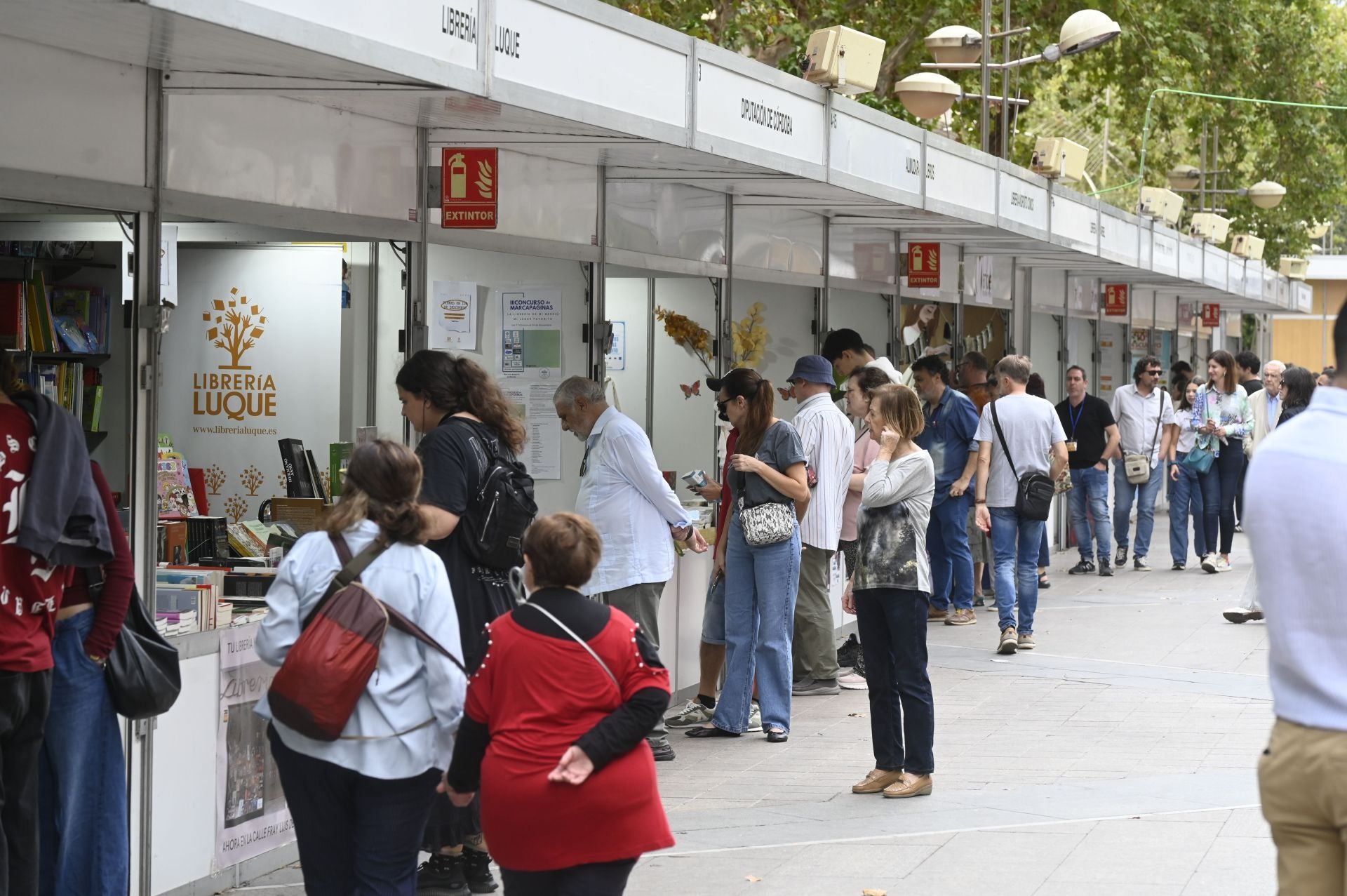 El animado ambiente durante el último día de la Feria del Libro de Córdoba, en imágenes