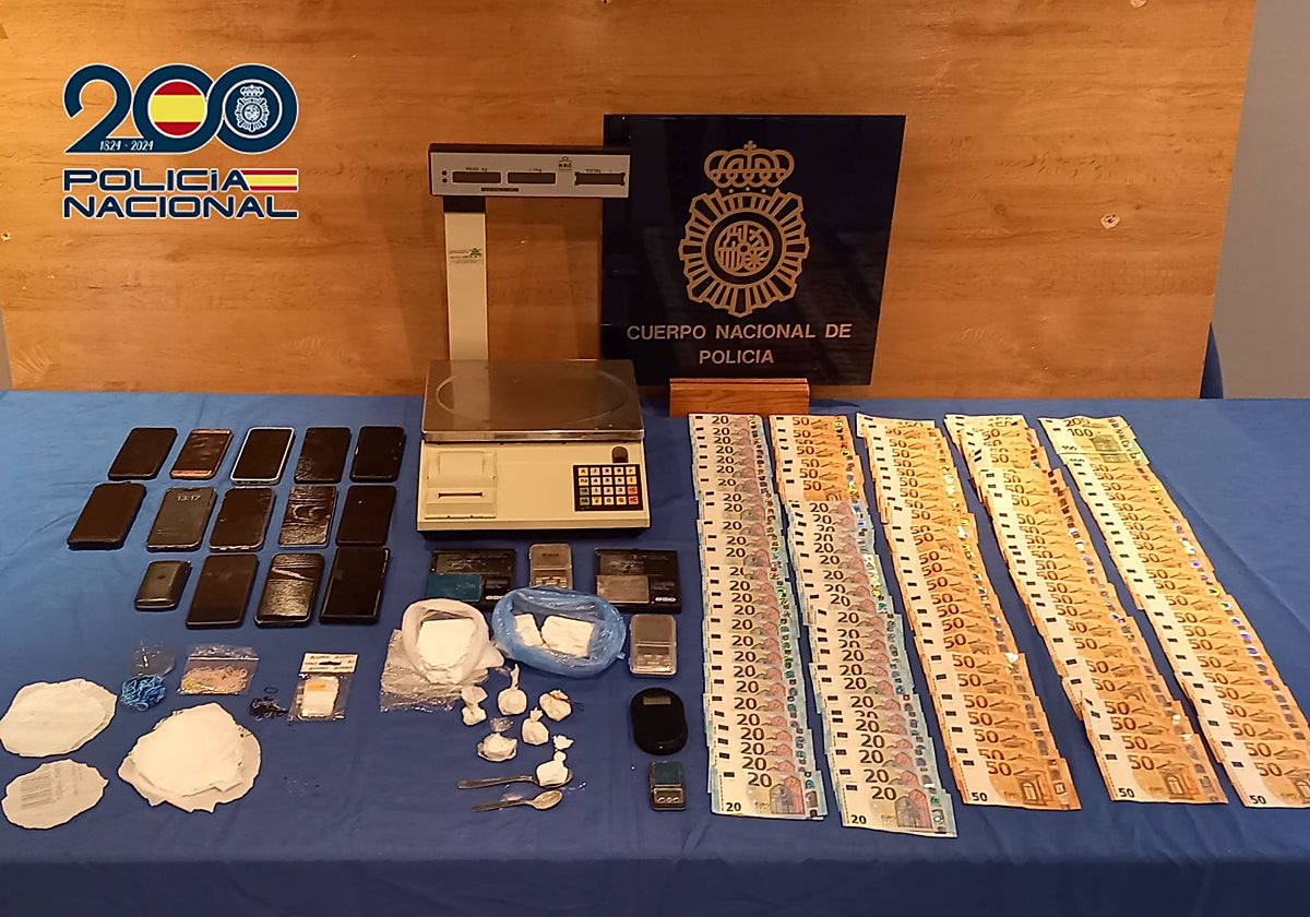 Droga y dinero incautados en otra operación anterior