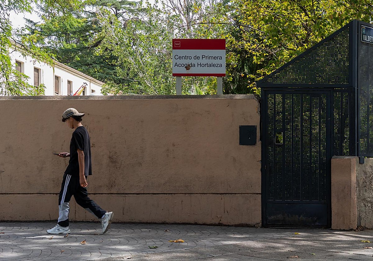 Entrada del centro de acogida de menores extranjeros no acompañados de Hortaleza