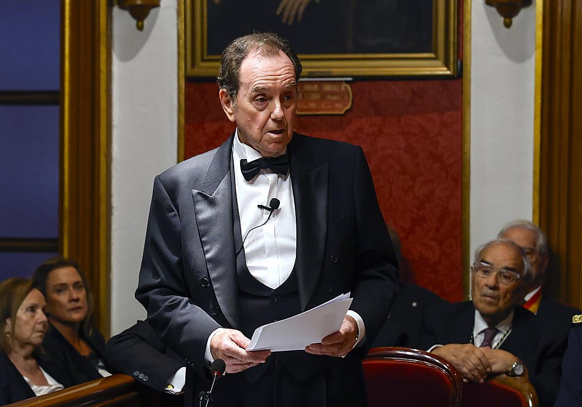 Jaime Alfonsín durante su discurso de ingreso en la Real Academia de Ciencias Morales y Políticas