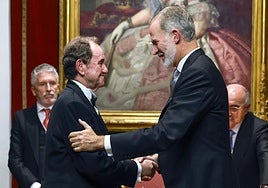 Jaime Alfonsín defiende reformar la Constitución para garantizar la continuidad de la Corona