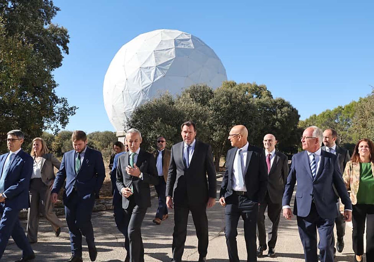 El ministro Óscar Puente ha recorrido las instalaciones del centro y su gran radiotelescopio de 40 metros