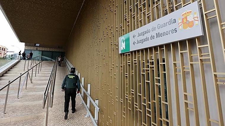 Entrada a los juzgados de Guardia y Menores de Córdoba