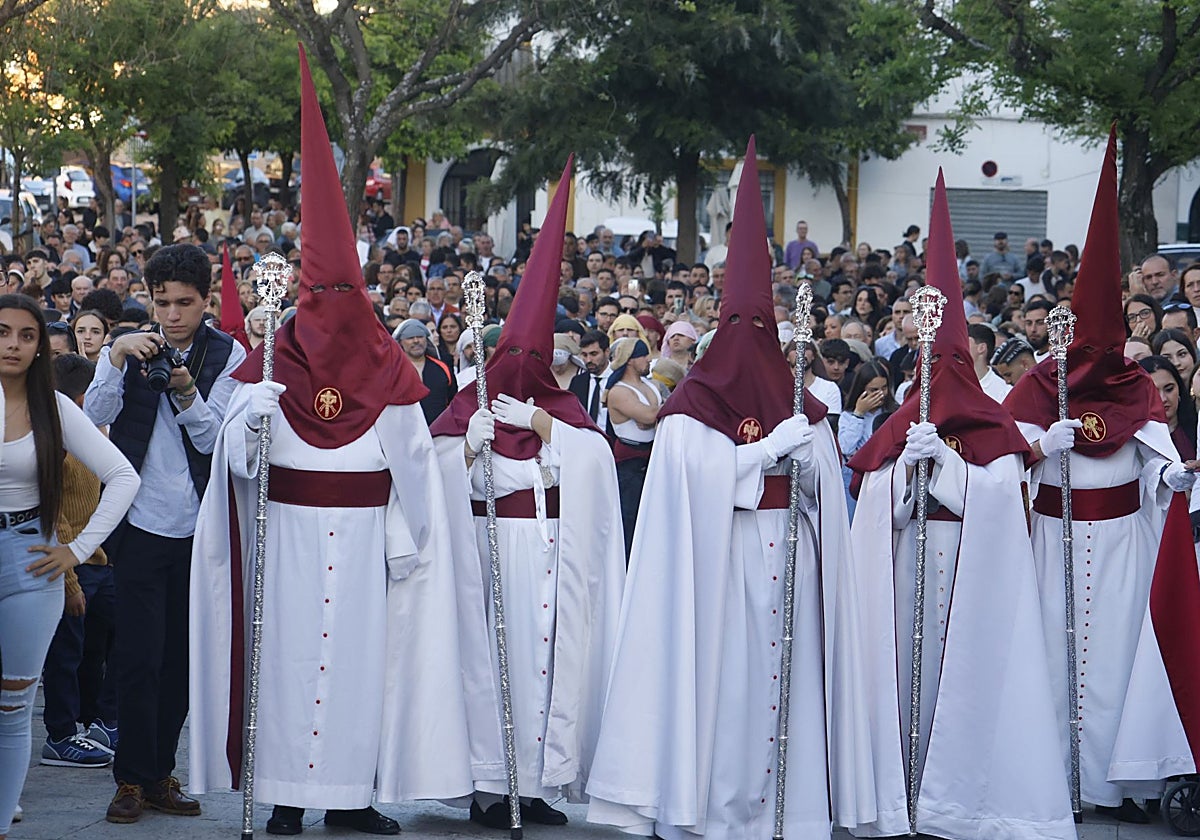 Nazarenos de la hermandad del Descendimiento, el Viernes Santo de 2025