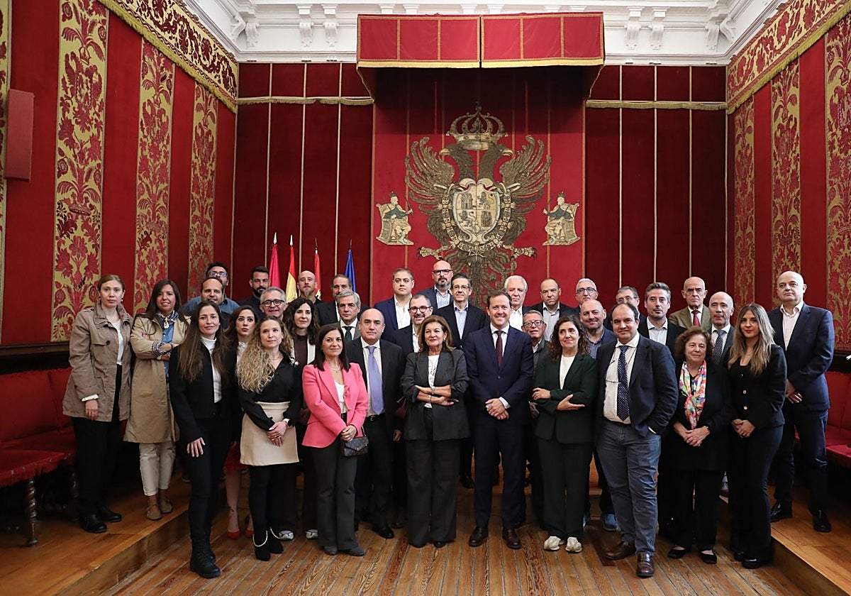 Foto de familia de los cuarenta medios de comunicación de la región que respaldan la candidatura de Toledo como Capital Europea de la Cultura