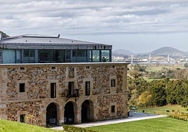 El restaurante de Cantabria que está en una casona del siglo XVII ubicada en un parque natural: dónde está, cómo llegar y precio del menú
