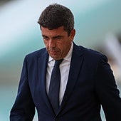 Gritos de «asesino» y «rata cobarde» a Mazón antes de comenzar el acto